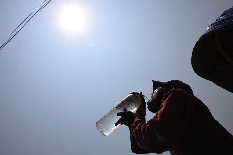 Gelombang panas yang parah melanda Distrik Rajshahi, Pabna, Khulna, Bagerhat, Jessore, Chuadanga, dan Kushtia di Bangladesh. (REUTERS/Mohammad Ponir Hossain) Gelombang panas yang parah melanda Distrik Rajshahi, Pabna, Khulna, Bagerhat, Jessore, Chuadanga, dan Kushtia di Bangladesh. (REUTERS/Mohammad Ponir Hossain)