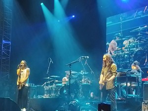 Incubus Guncang Jakarta dengan Lagu Nostalgia