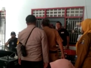 Kades Nonaktif di Jeneponto Cekcok dengan Plh Saat Pembagian Bibit Jagung