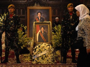 Mooryati Soedibyo Meninggal Dunia, Dimakamkan di Sebelah Pusara Suaminya