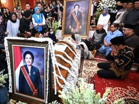 Di Rumah Duka, Jokowi Puji Mooryati Soedibyo sebagai Tokoh Nasional