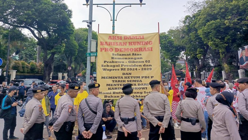 Prabowo-Gibran saat tiba di KPU RI. (CNBC Indonesia/Emir Yanwardhana)