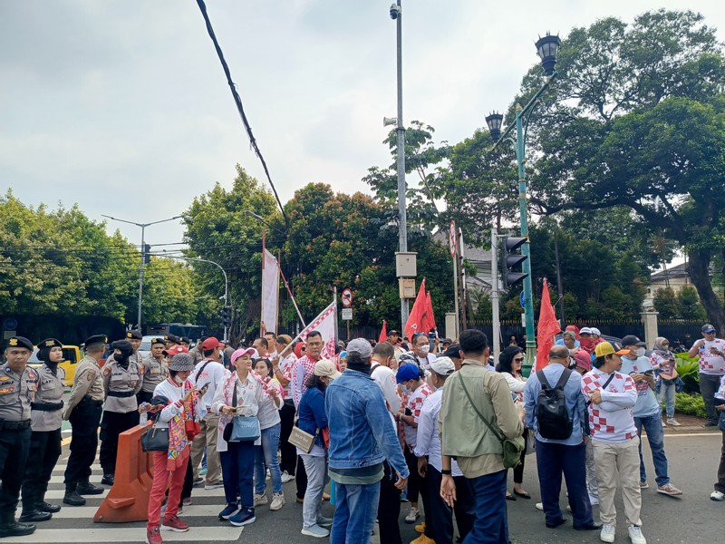 Prabowo-Gibran saat tiba di KPU RI. (CNBC Indonesia/Emir Yanwardhana) Prabowo-Gibran saat tiba di KPU RI. (CNBC Indonesia/Emir Yanwardhana)