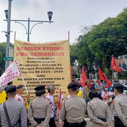 Saksikan Penetapan Presiden Terpilih, Pendukung Prabowo Penuhi KPU