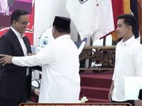 Begini Gestur Mesra Prabowo ke Anies Usai Penetapan Presiden Terpilih
