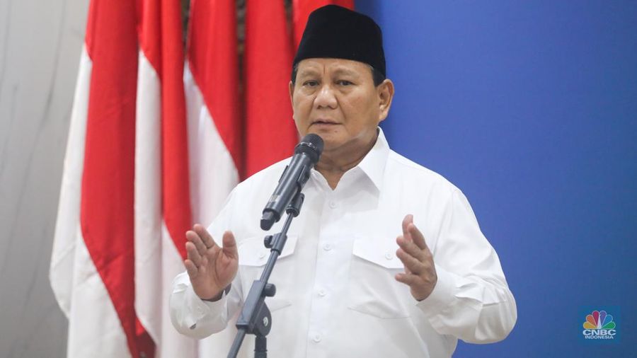 Presiden terpilih Prabowo Subianto berjabat tangan dengan Calon Wakil Presiden nomor urut 01 Muhaimin Iskandar atau Cak Imin usai menggelar pertemuan di kantor DPP PKB, Jakarta, Rabu (24/4/2024). (CNBC Indonesia/Faisal Rahman)
