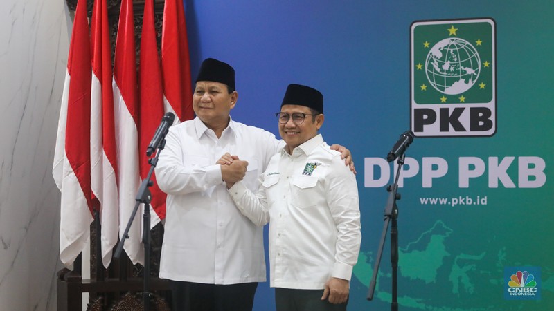 Presiden terpilih Prabowo Subianto berjabat tangan dengan Calon Wakil Presiden nomor urut 01 Muhaimin Iskandar atau Cak Imin usai menggelar pertemuan di kantor DPP PKB, Jakarta, Rabu (24/4/2024). (CNBC Indonesia/Faisal Rahman) Presiden terpilih Prabowo Subianto berjabat tangan dengan Calon Wakil Presiden nomor urut 01 Muhaimin Iskandar atau Cak Imin usai menggelar pertemuan di kantor DPP PKB, Jakarta, Rabu (24/4/2024). (CNBC Indonesia/Faisal Rahman)