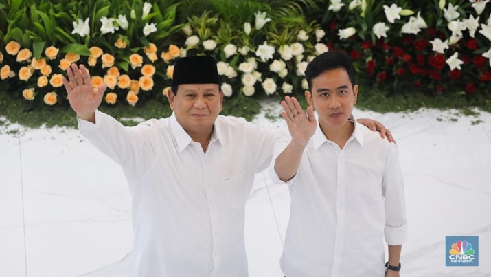 Presiden terpilih Prabowo Subianto didampingi Wakil Presiden terpilih Gibran Rakabuming Raka. (CNBC Indonesia/Faisal Rahman)