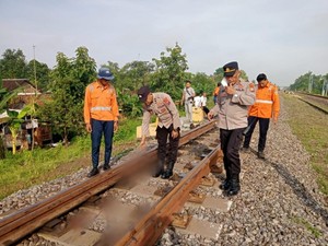 Pria Tanpa Identitas Hancur Tertabrak KA Gajayana di Ngawi