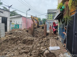 Respons PDAM Surabaya soal Warga Dukuh Kupang Mengais Air Bersih