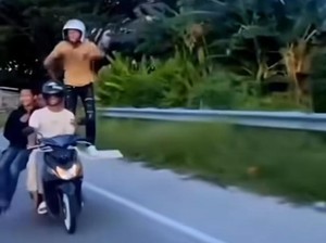 Pelajar Mamuju Bikin Konten Naik Motor Bonceng 4 Sambil Joget Ditangkap!
