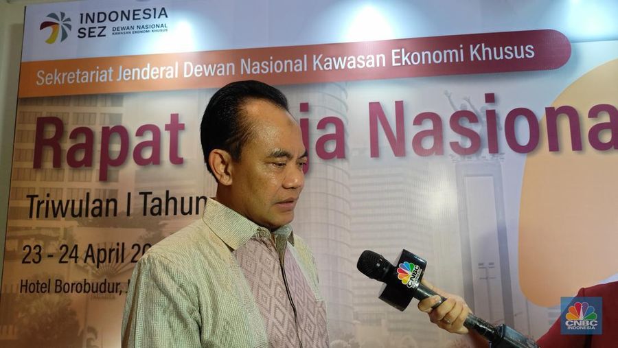 Sekretaris Kementerian Koordinator Bidang Perekonomian selaku Ketua Tim Pelaksana Dewan Nasional KEK Susiwijono Moegiarso. (CNBC Indonesia/Ferry Sandi)