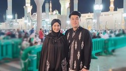Doa Asty Ananta Umrah Bareng Suami Terwujud Usai 8 Tahun Menikah