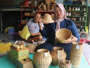 Kisah Sukses Perajin Eceng Gondok di Demak, Laris Sampai Thailand!