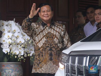 Prabowo Rapat Malam-Malam, Bahas Sistem Perbankan hingga Kebijakan DHE