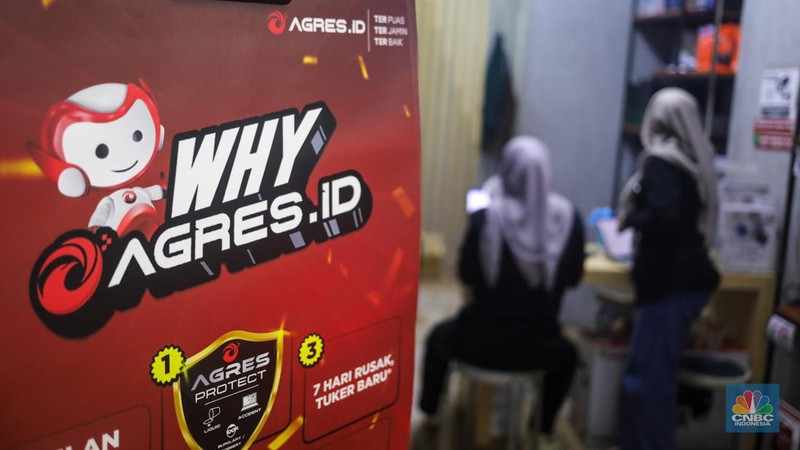 Suasana pusat penjualan elektronik Harco Mangga Dua di Jakarta, Kamis (25/4/2024). Harco Mangga Dua yang terkenal sebagai tempat pusat jual-beli elektronik terbesar di Jakarta kini kembali ramai setelah semapat sepi akibat pandemi Covid-19. (CNBC Indonesia/Faisal Rahman)