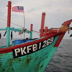 RI Tangkap Kapal Maling Ikan Malaysia di Selat Malaka