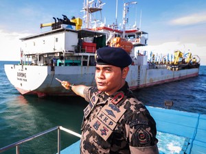 Kapal Asing Ketahuan Keruk Pasir Laut RI, KKP Langsung Kejar