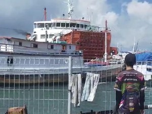 KMP Mishima Tabrak 2 Kapal Nelayan di Pelabuhan Bajoe Bone