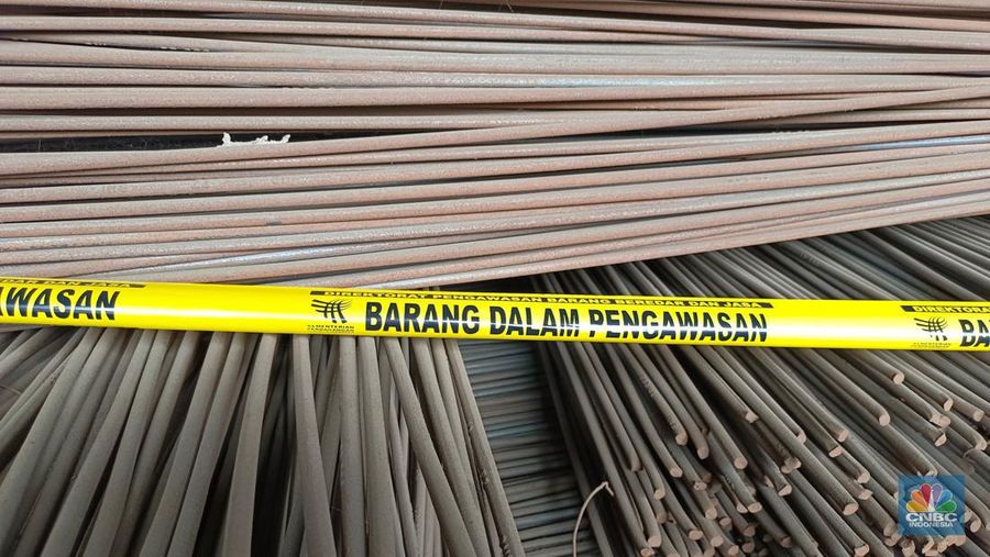 Menteri Perdagangan Zulkifli Hasan siap memusnahkan produk baja tulangan beton (BjTB) yang tidak SNI di Cikande, Banten. (CNBC Indonesia/Martyasari Rizky)