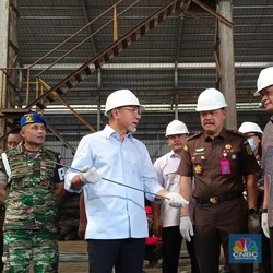 Zulhas Ungkap 40 Pabrik Asal China di RI Terbongkar Nakal