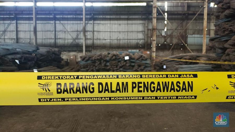 Menteri Perdagangan Zulkifli Hasan siap memusnahkan produk baja tulangan beton (BjTB) yang tidak SNI di Cikande, Banten. (CNBC Indonesia/Martyasari Rizky)
