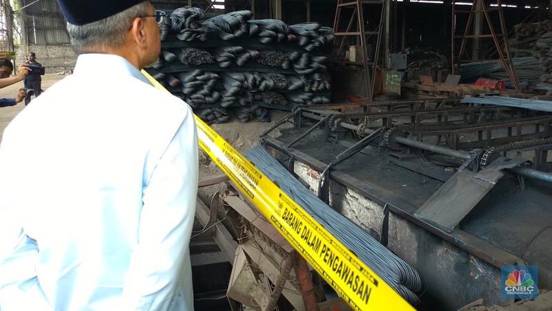 Menteri Perdagangan Zulkifli Hasan siap memusnahkan produk baja tulangan beton (BjTB) yang tidak SNI di Cikande, Banten. (CNBC Indonesia/Martyasari Rizky)