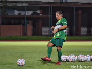 Pesan Pelatih Persebaya ke Ernando: Buat Sejarah Lagi!
