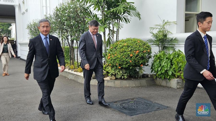 Presiden Joko Widodo (Jokowi) menerima Menteri Luar Negeri Singapura Vivian Balakrishna pagi ini, Jumat (26/4/2024). (CNBC Indonesia/Emir Yanwardhana)
