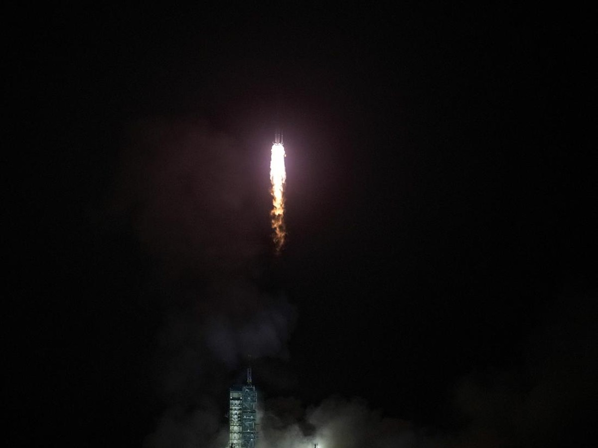 Bola Api di Langit India Diduga Puing Roket China, Bahaya Sampah Antariksa