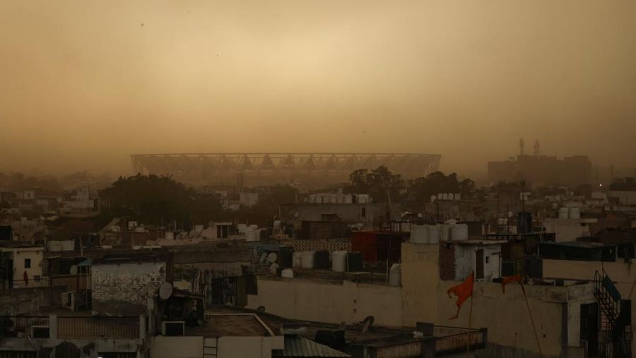 Suhu yang panas tengah melanda Bengaluru, Karnataka, India. (REUTERS/Navesh Chitrakar)