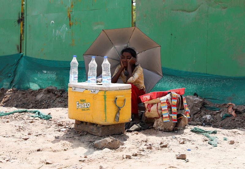 Suhu yang panas tengah melanda Bengaluru, Karnataka, India. (REUTERS/Navesh Chitrakar)