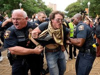 Potret Aparat Kepolisian Brutal Hadapi Demo Pro-Palestina di AS