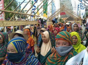 Meriahnya Festival Rimpu 2024 di Bima, Diikuti 75 Ribu Peserta