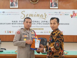 Sinergi dengan Media, Kapolres Bojonegoro Diganjar Penghargaan