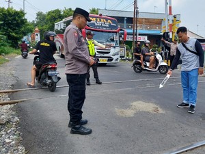 Nekat Terobos Palang Perlintasan, Kakek di Sragen Tertabrak KA Logawa