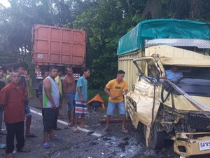 2 Truk Tabrakan di Sijunjung gegara Hindari Lubang
