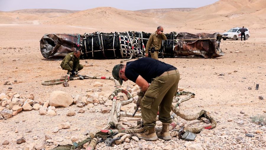 Lebih dari 300 drone dan rudal Iran diluncurkan ke Israel pada 13 April 2024 lalu sebagai balasan atas pengeboman di Suriah. Namun, Israel mengklaim berhasil menembak jatuh 99 persen di antara senjata tersebut. (REUTERS/Amir Cohen)