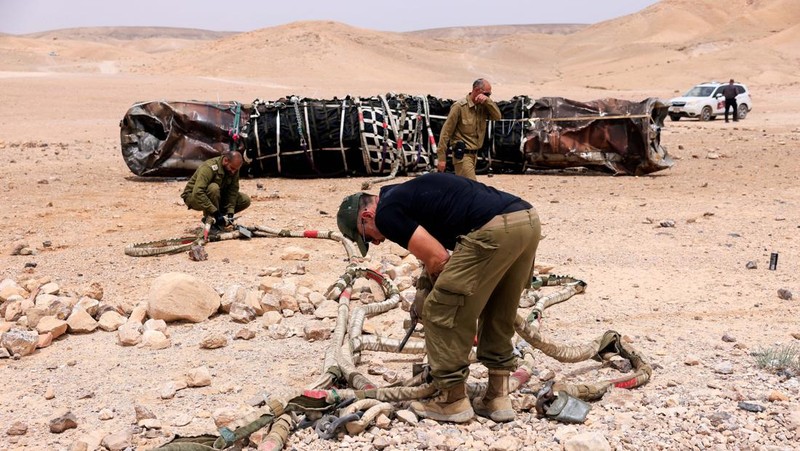 Lebih dari 300 drone dan rudal Iran diluncurkan ke Israel pada 13 April 2024 lalu sebagai balasan atas pengeboman di Suriah. Namun, Israel mengklaim berhasil menembak jatuh 99 persen di antara senjata tersebut. (REUTERS/Amir Cohen)