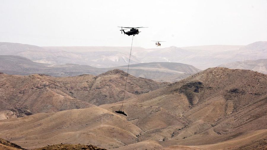 Lebih dari 300 drone dan rudal Iran diluncurkan ke Israel pada 13 April 2024 lalu sebagai balasan atas pengeboman di Suriah. Namun, Israel mengklaim berhasil menembak jatuh 99 persen di antara senjata tersebut. (REUTERS/Amir Cohen)