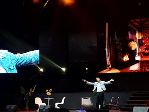 Fans Meleleh Gegara Pandangan Pertama Nickhun