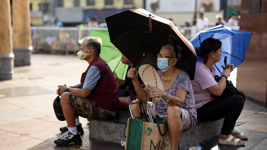 Suhu panas terus berlanjut di Manila, Filipina pada Sabtu, (27/4). Sebagian wilayah masih mengalami cuaca sangat panas akibat fenomena El Nino dengan indeks panas tertinggi mencapai 48 derajat celsius. (REUTERS/Eloisa Lopez)