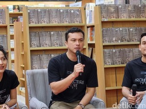 Cerita Pemain Film The Architecture of Love Hadapi Udara Dingin New York
