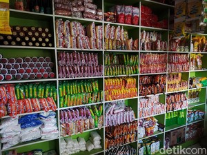 Alasan di Balik Warung Madura Buka 24 Jam