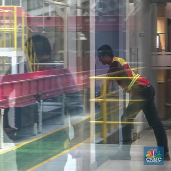 Kasus Viral Sepatu Kena Pajak Tinggi, Intip Aktivitas Gudang DHL