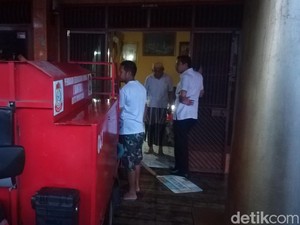 Gudang Rumah Penyimpanan Barang Bekas Terbakar di Kumala Permai Makassar