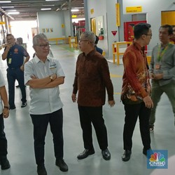 Viral Sepatu Rp31,8 Juta, Bea Cukai & DHL Ungkap Alasan Denda Selangit