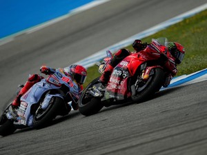 Detik-detik Pecco Cuekin Rossi di Parc Ferme
