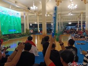 Mau Nobar di Rumah? Begini 6 Cara Bikin Ruangan Kedap Suara