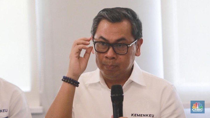Staf Khusus Menteri Keuangan Bidang Komunikasi Strategis, Yustinus Prastowo. (CNBC Indonesia/Muhammad Sabki)